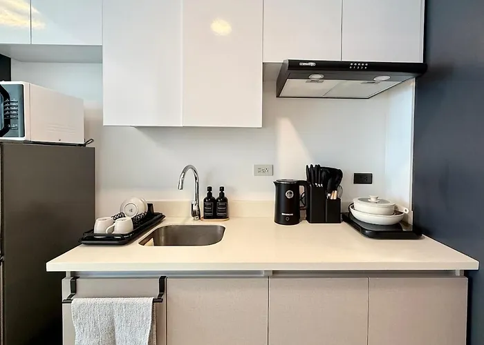 38 Park With King Bed, Pool, Gym & Netflix * Cebu