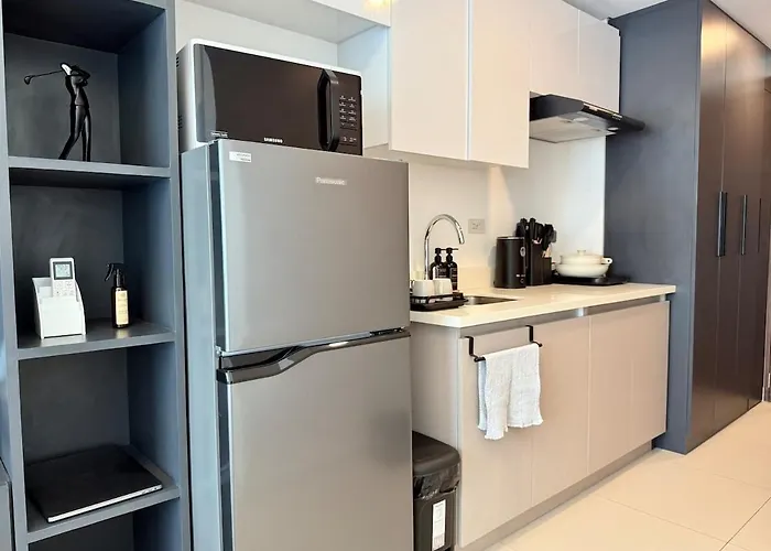 38 Park With King Bed, Pool, Gym & Netflix * Cebu