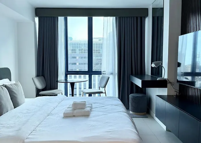 38 Park With King Bed, Pool, Gym & Netflix Appartement *