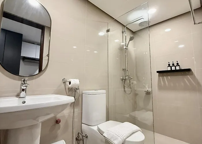 38 Park With King Bed, Pool, Gym & Netflix *